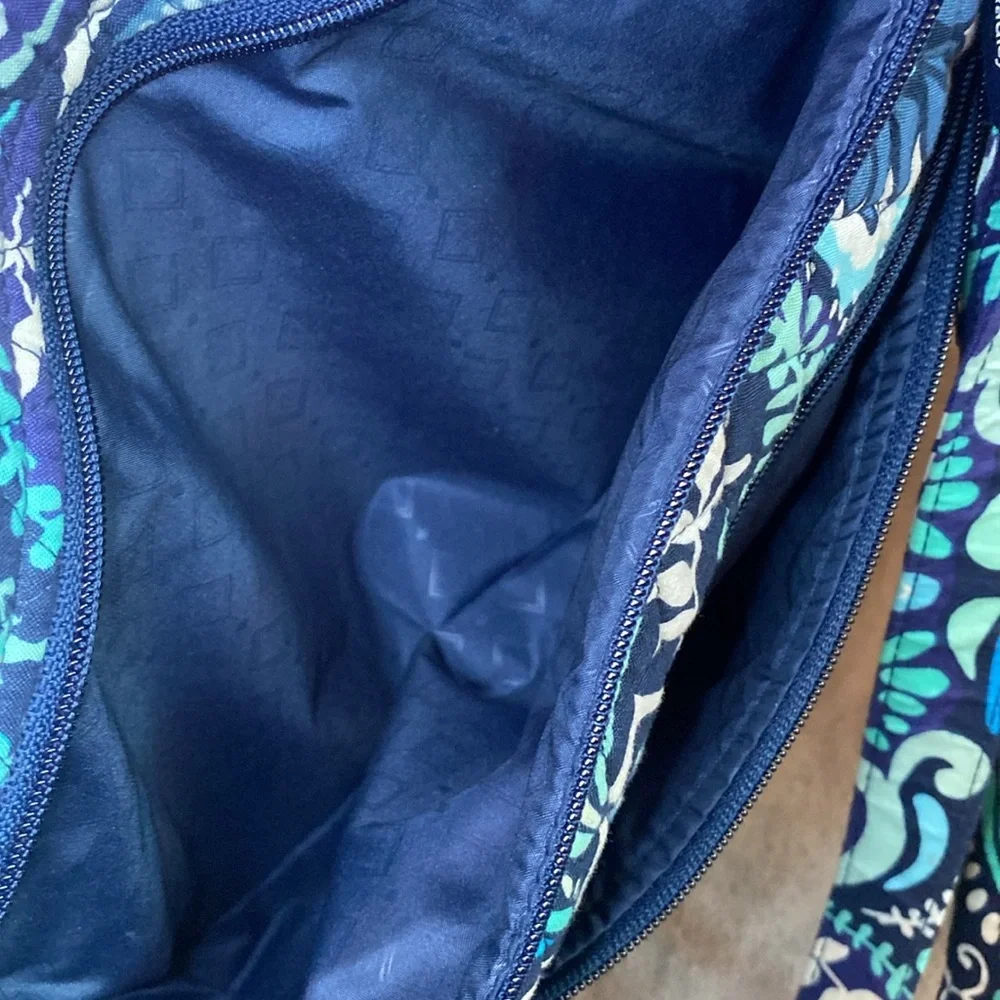 💙🏝️VERA BRADLEY💙🏝️Blue Island Medallion Triple Zip Hipster & RFID Wristlet/ NWOT